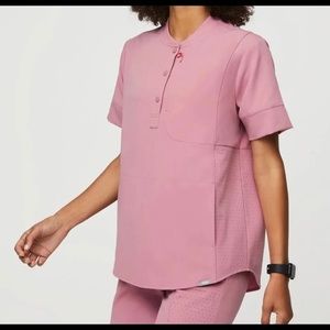 Figs Gidya Henley Top Chalk Pink- M